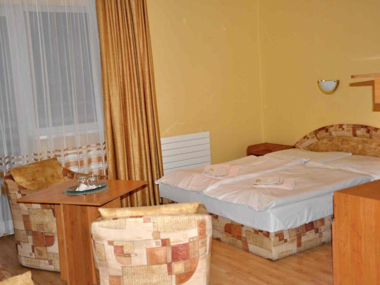 Hotel Pramen - Sivek Hotels Gyűgy Kültér fotó