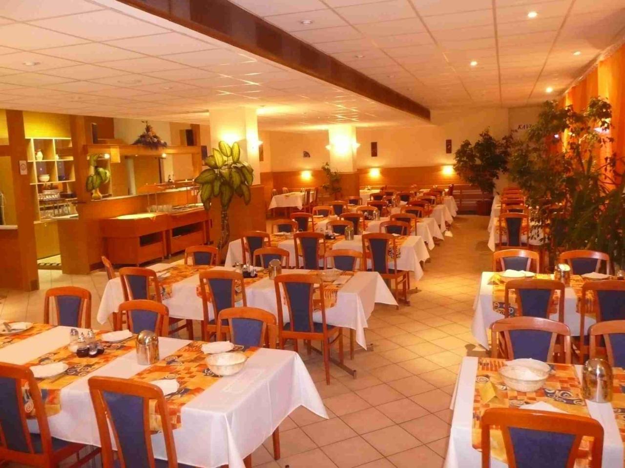 Hotel Pramen - Sivek Hotels Gyűgy Kültér fotó