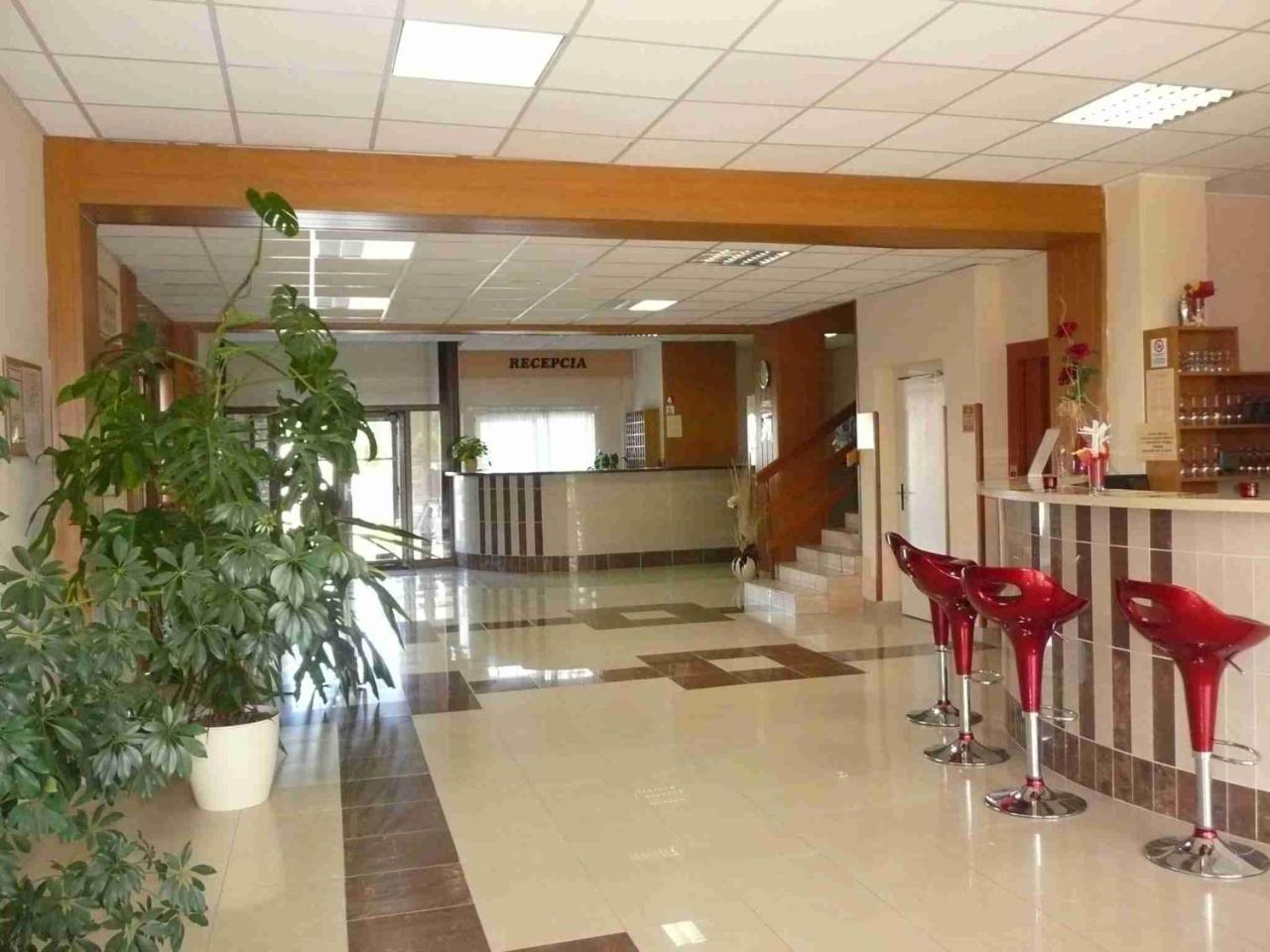 Hotel Pramen - Sivek Hotels Gyűgy Kültér fotó