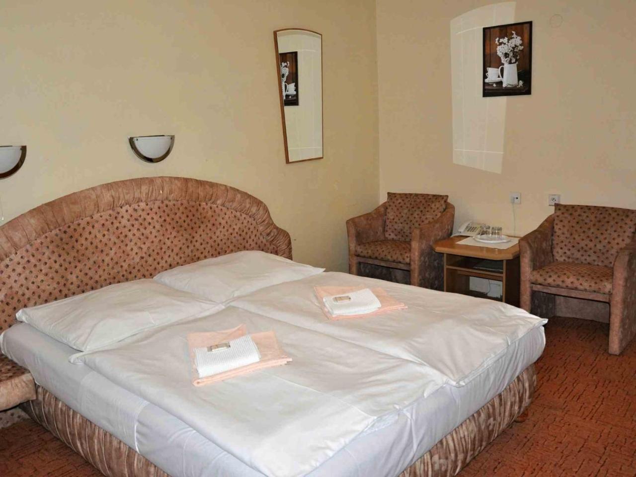 Hotel Pramen - Sivek Hotels Gyűgy Kültér fotó